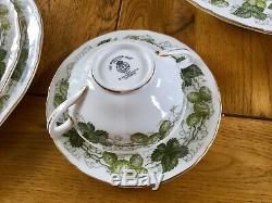 Royal Worcester Dinner Service For Eight Mathon Worcester Hops Dinnerware