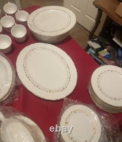 Royal Worcester GOLD CHANTILLY Fine Bone China 68 pc Set England 9.8/10 cond