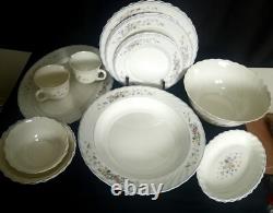 VINTAGE ARCOPAL VICTORIA FRANCE WHITE WithBLUE TRIM DINNER WARE SET 17 PIECES