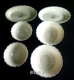 VINTAGE ARCOPAL VICTORIA FRANCE WHITE WithBLUE TRIM DINNER WARE SET 17 PIECES