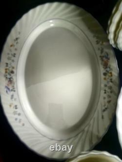 VINTAGE ARCOPAL VICTORIA FRANCE WHITE WithBLUE TRIM DINNER WARE SET 17 PIECES