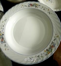 VINTAGE ARCOPAL VICTORIA FRANCE WHITE WithBLUE TRIM DINNER WARE SET 17 PIECES