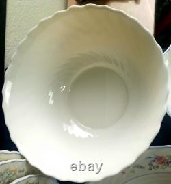 VINTAGE ARCOPAL VICTORIA FRANCE WHITE WithBLUE TRIM DINNER WARE SET 17 PIECES