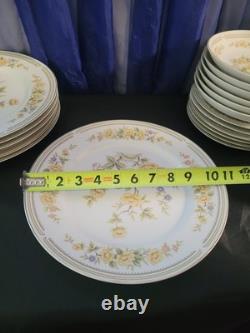 Vintage 25 Piece Montgomery Ward Fine China Rose Garden Dinnerware set for 5
