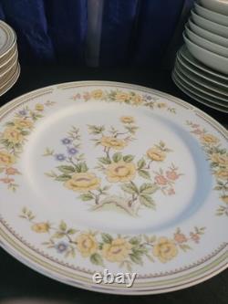 Vintage 25 Piece Montgomery Ward Fine China Rose Garden Dinnerware set for 5