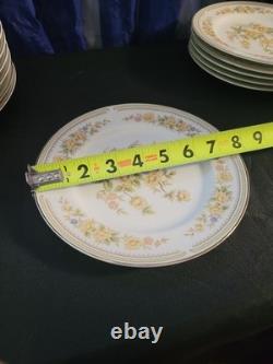 Vintage 25 Piece Montgomery Ward Fine China Rose Garden Dinnerware set for 5