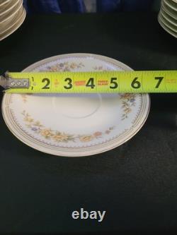 Vintage 25 Piece Montgomery Ward Fine China Rose Garden Dinnerware set for 5