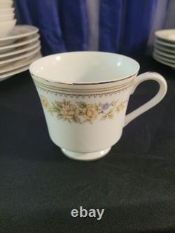 Vintage 25 Piece Montgomery Ward Fine China Rose Garden Dinnerware set for 5