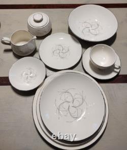 Vintage 32 Piece Lot Set Homer Laughlin Rhythm Capri MCM 4 COMPLETE 7-Pc Setting