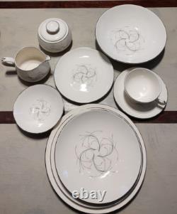Vintage 32 Piece Lot Set Homer Laughlin Rhythm Capri MCM 4 COMPLETE 7-Pc Setting