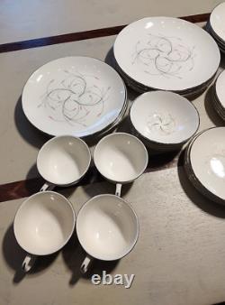 Vintage 32 Piece Lot Set Homer Laughlin Rhythm Capri MCM 4 COMPLETE 7-Pc Setting