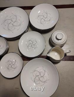 Vintage 32 Piece Lot Set Homer Laughlin Rhythm Capri MCM 4 COMPLETE 7-Pc Setting