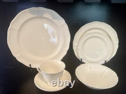 Vintage Wedgewood, Queens Plain, Set Of 4, 6 Piece Place Setting, Cream, Mint