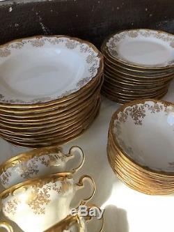 Vintage Weimar Katharina 14051 86-Piece Dinnerware Set for 12 with Serving Pieces