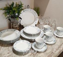 Vtg Royal Prestige Danielle service for 4- Plates(3 sizes), Bowl, Cup & Saucer